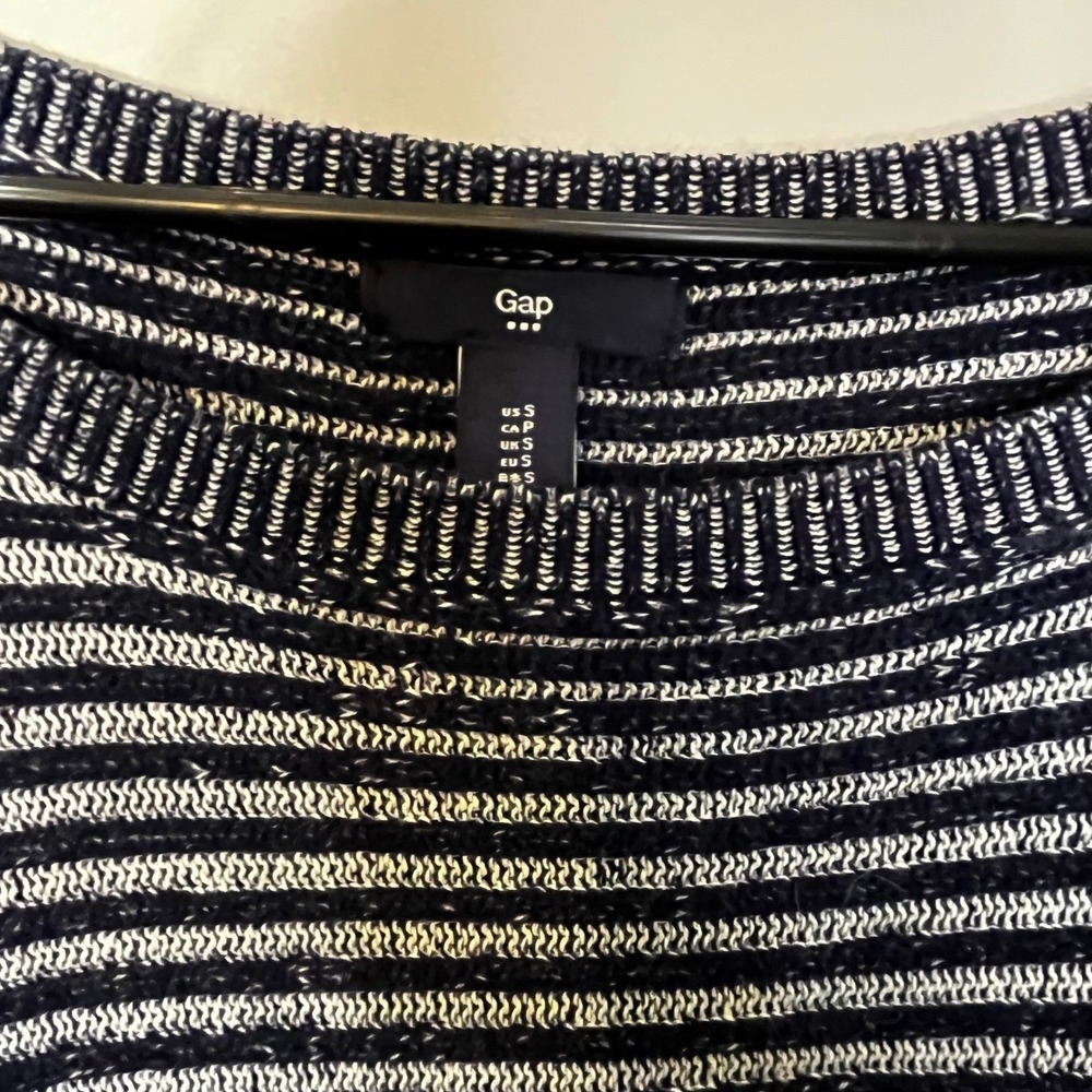 GAP Women's Striped Knit Pullover Sweater Lightweight Long Sleeve Casual Top - Picture 6 of 8